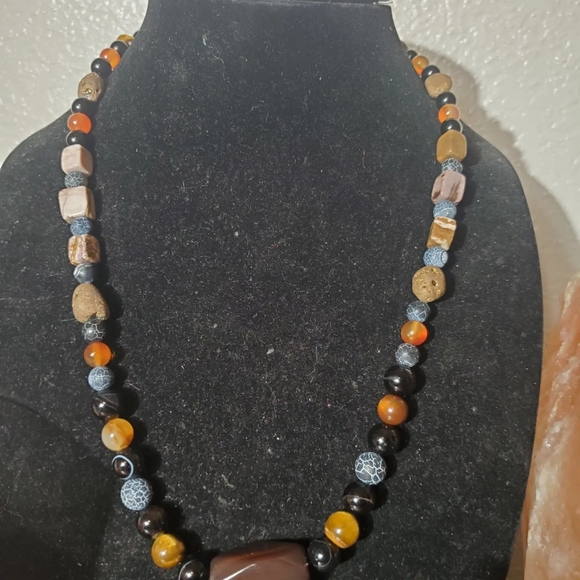 Handmade Multi Stone necklace with agate center piece - Picture 2 of 10